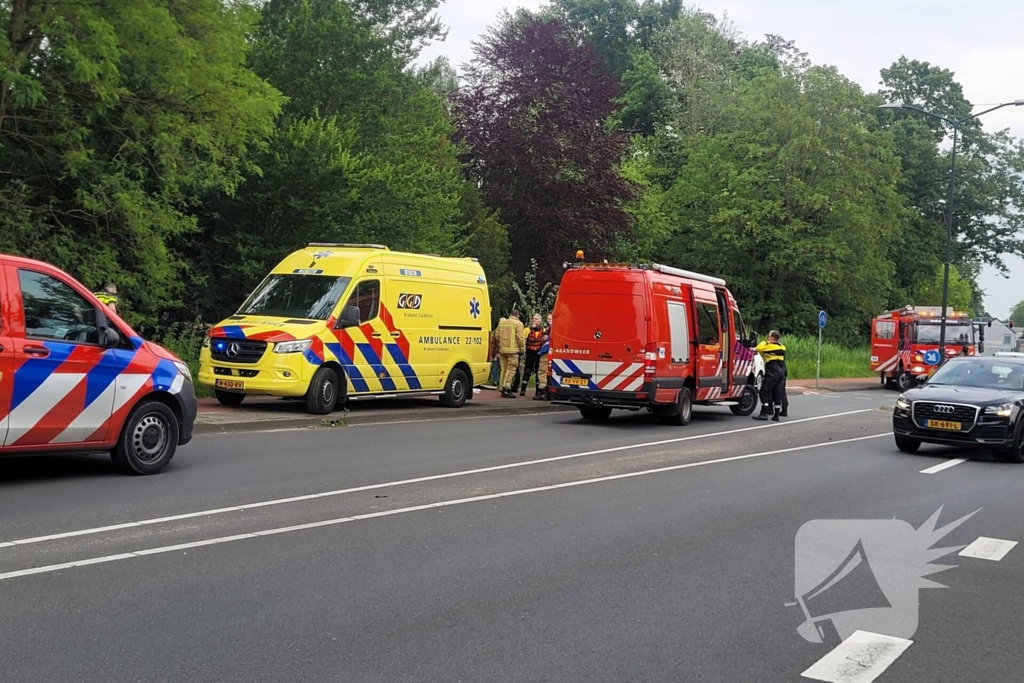 Vrouw belandt met fiets in sloot, politie doet onderzoek