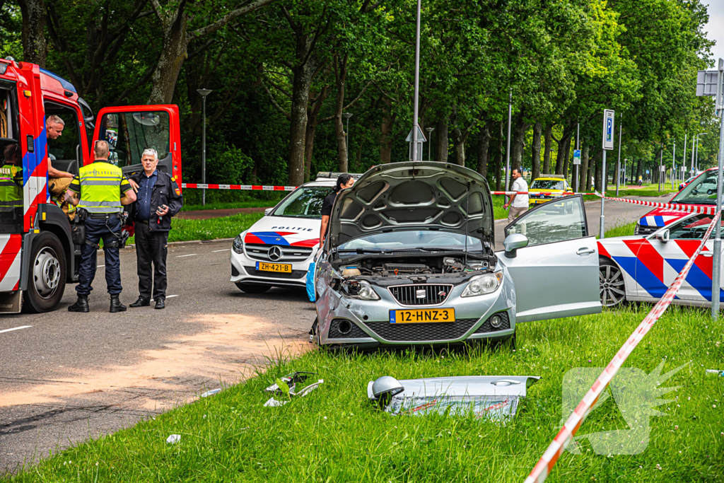 Zwaargewonde na aanrijding met auto's