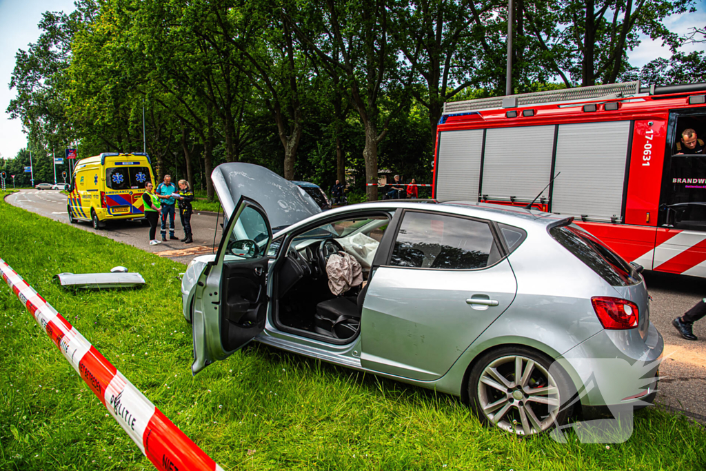 Zwaargewonde na aanrijding met auto's