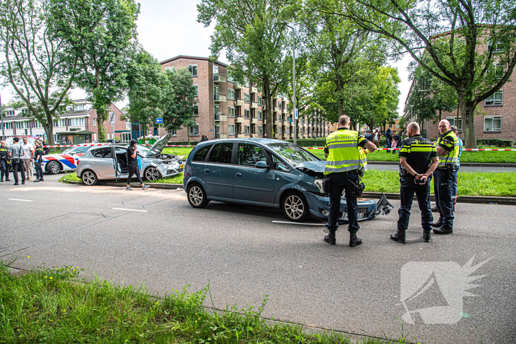 Zwaargewonde na aanrijding met auto's