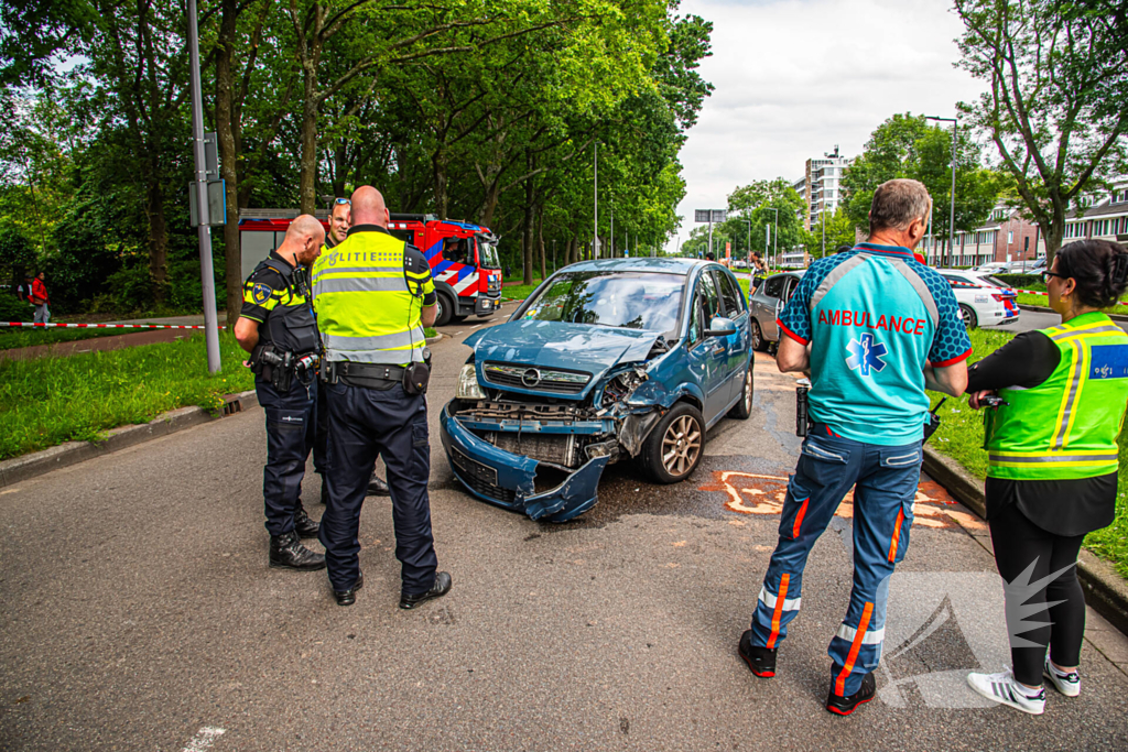 Zwaargewonde na aanrijding met auto's