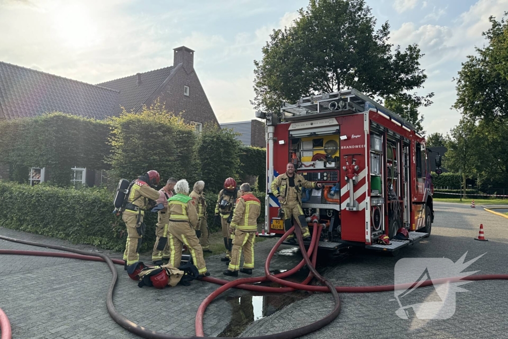 Brand in bedrijfspand brandweer groots ingezet