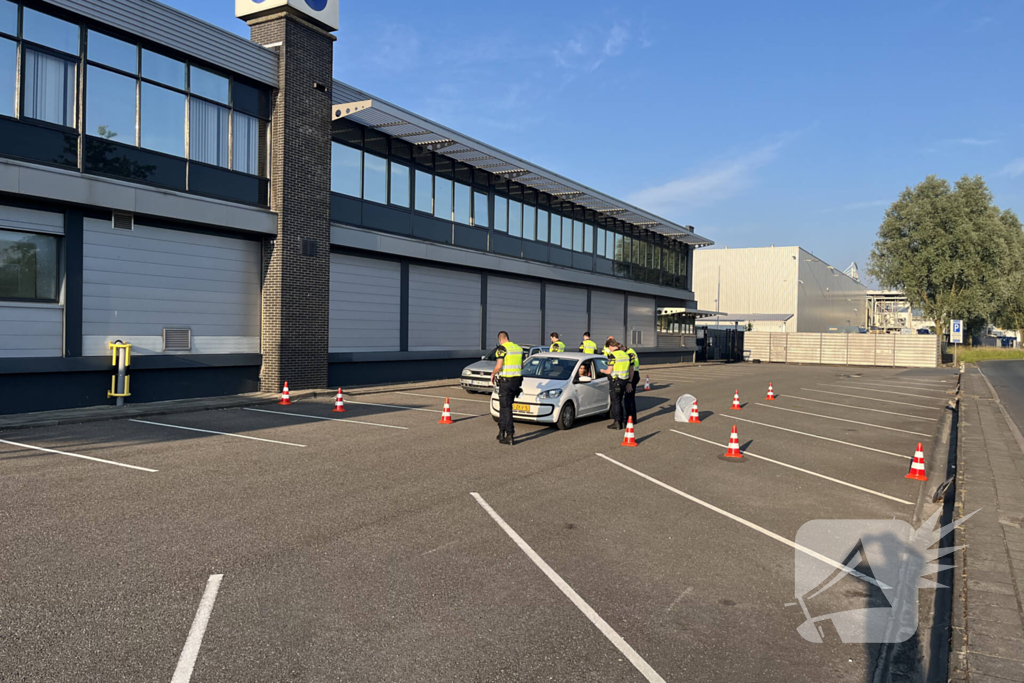 Politie houdt algemene voertuig controle