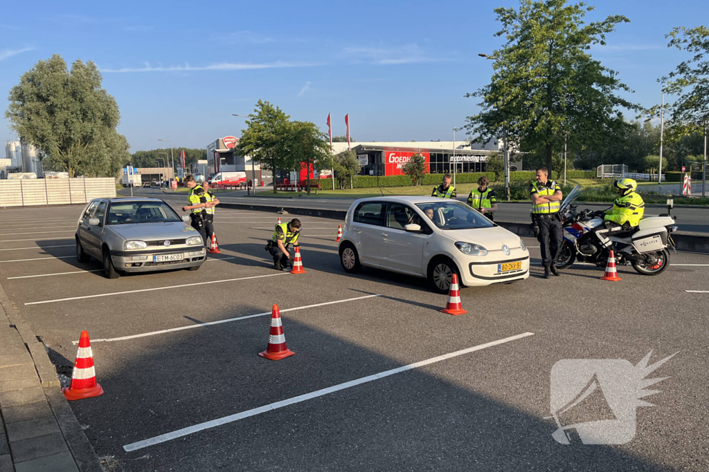 Politie houdt algemene voertuig controle