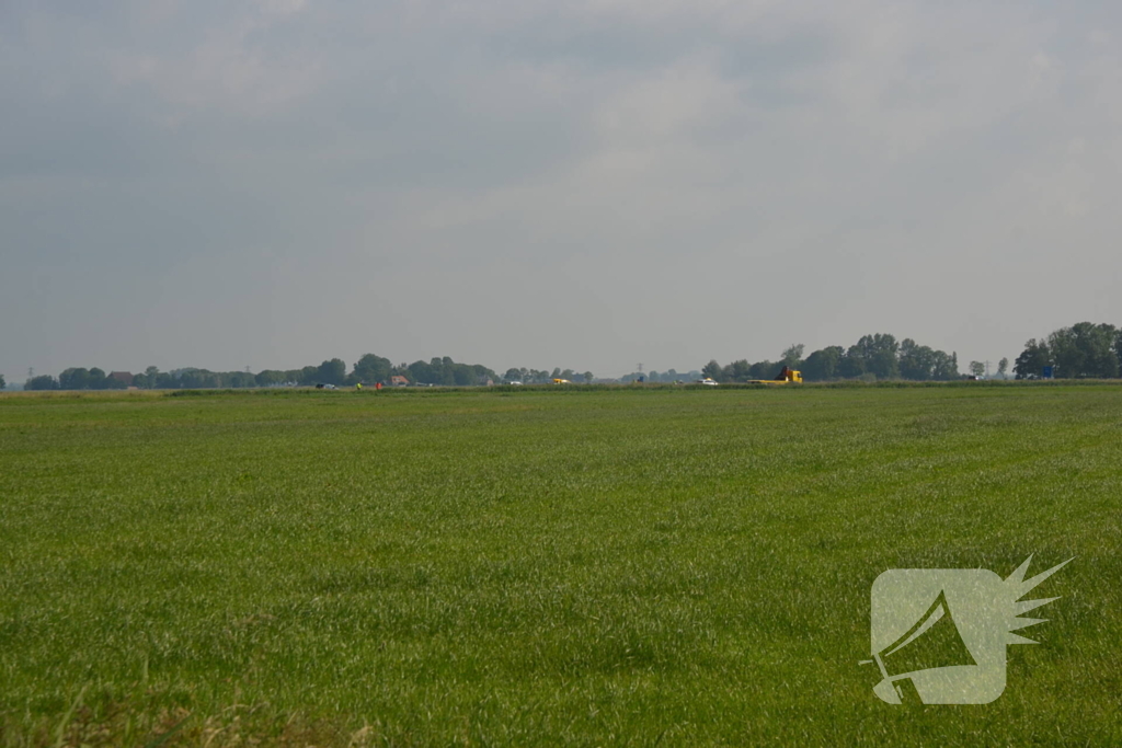 Hulpdiensten groots ingezet voor voertuig te water