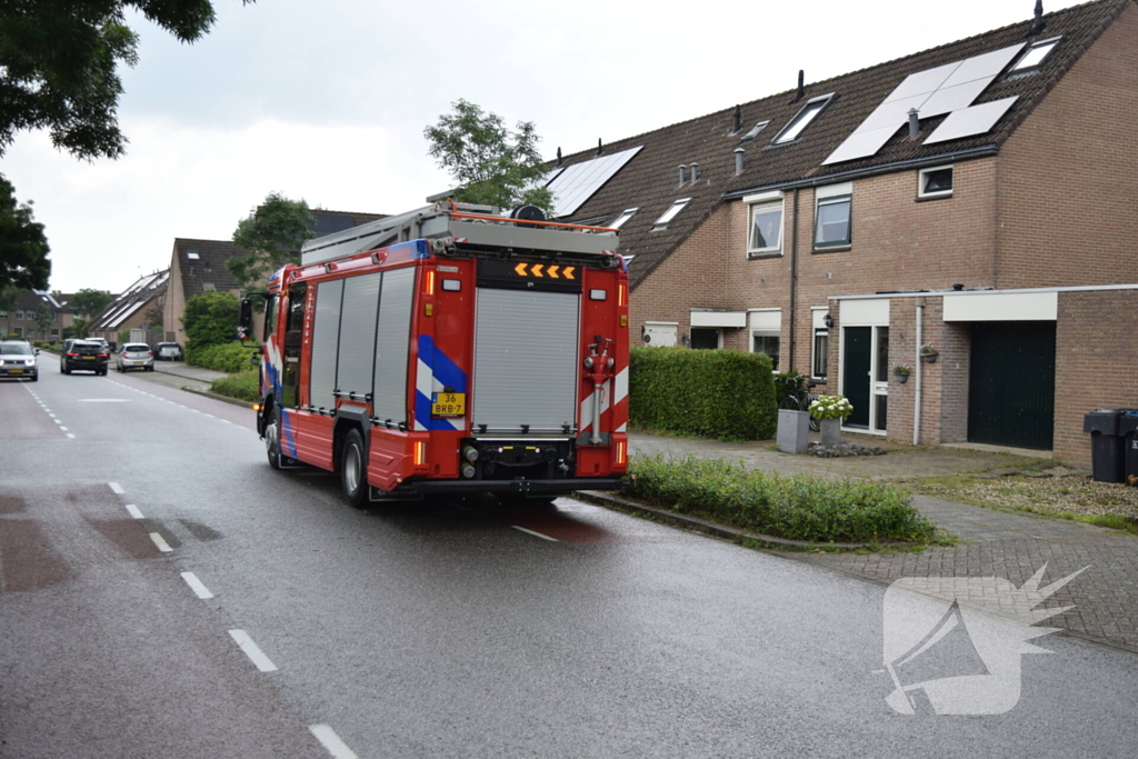 Brandweer onderzoek gaslucht in woning