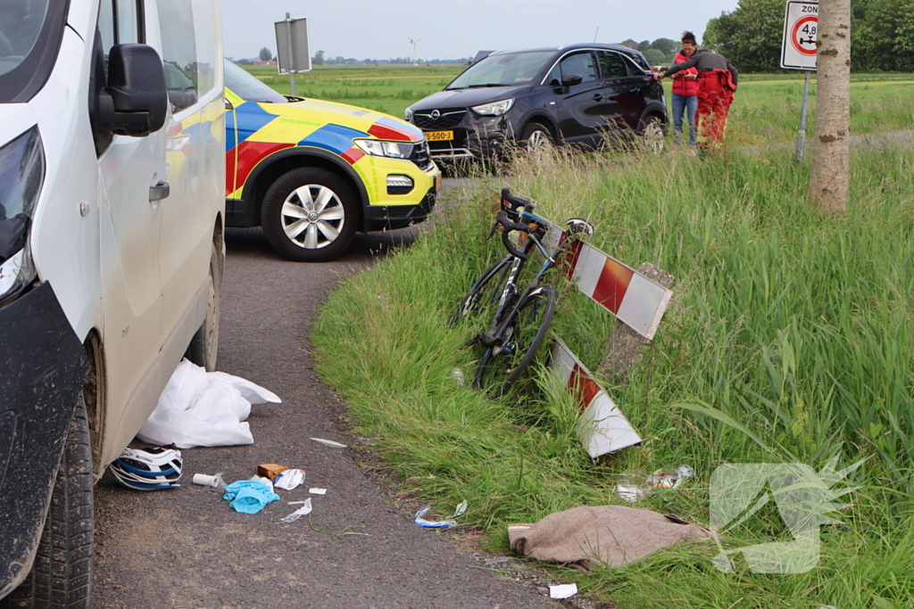 Wielrenner gewond bij botsing met bestebus