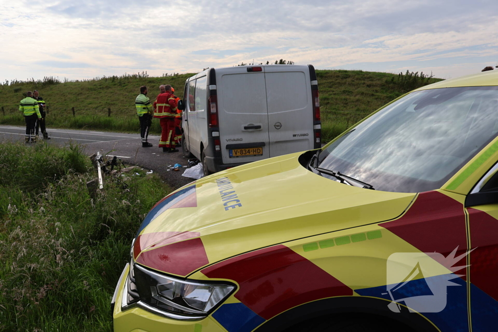 Wielrenner gewond bij botsing met bestebus