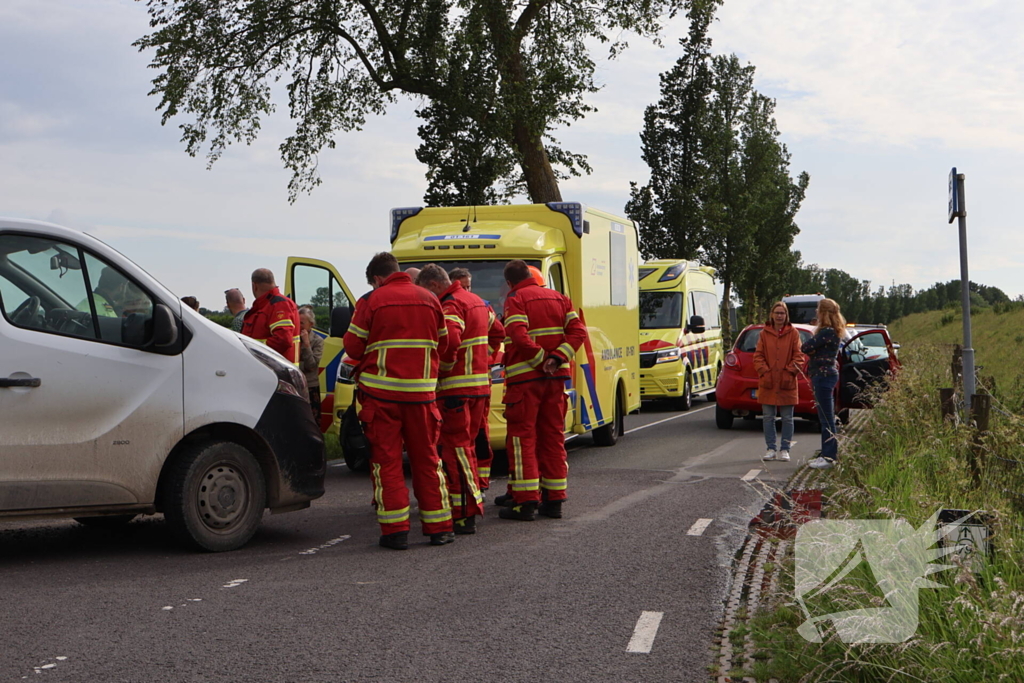 Wielrenner gewond bij botsing met bestebus