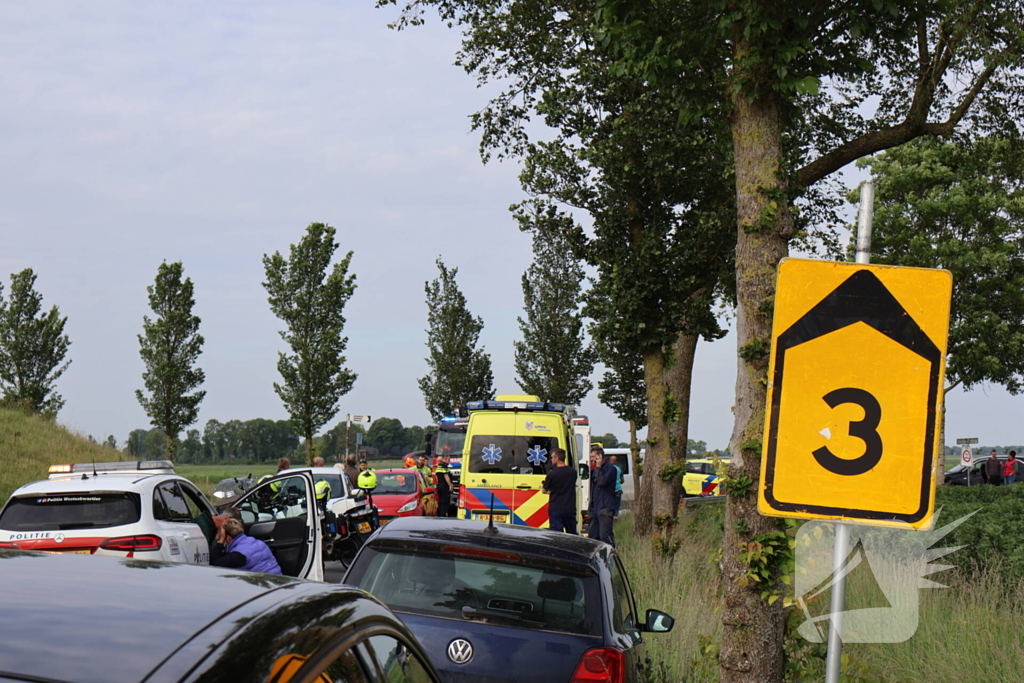 Wielrenner gewond bij botsing met bestebus