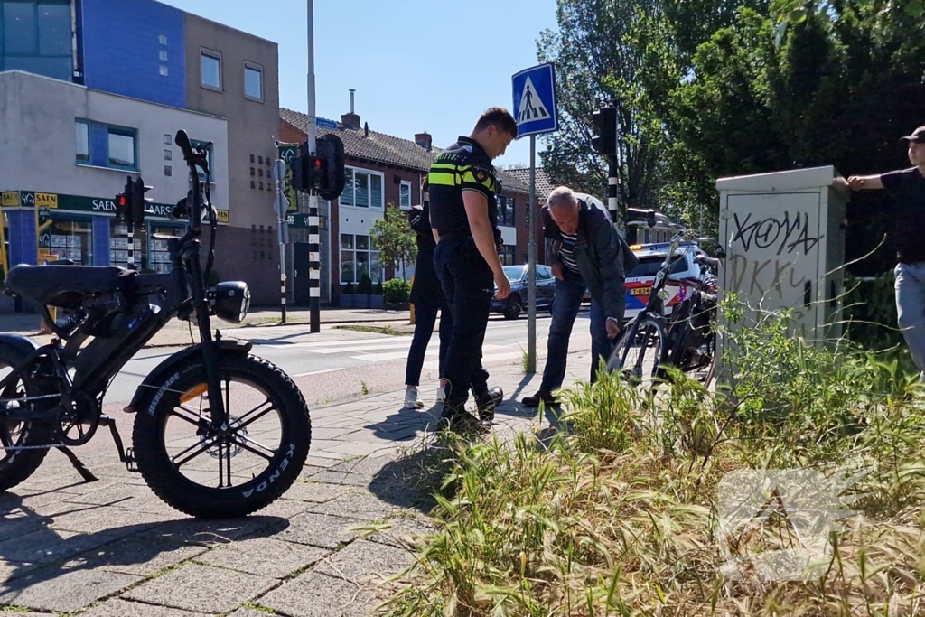 Fatbiker schept andere fietser