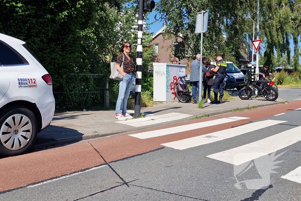 Fatbiker schept andere fietser