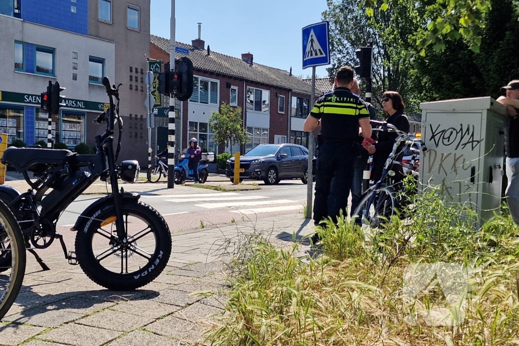 Fatbiker schept andere fietser