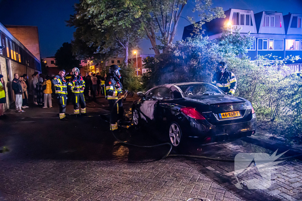 Auto gaat in vlammen op