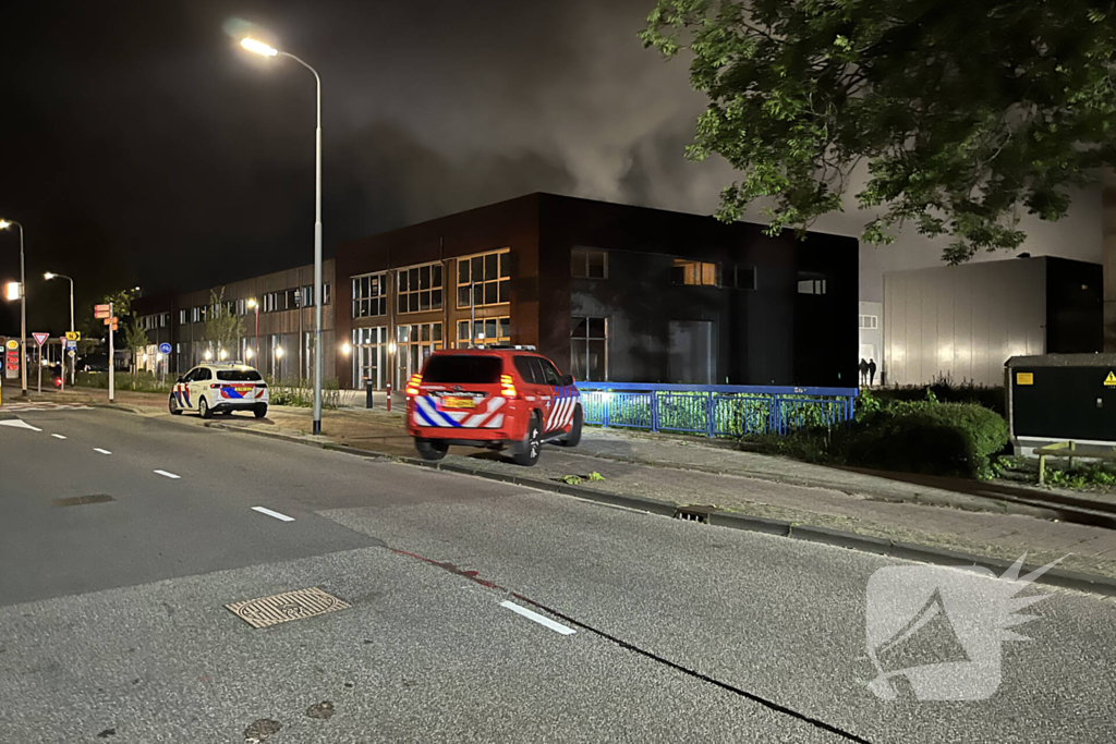 Grote uitslaande brand in pand