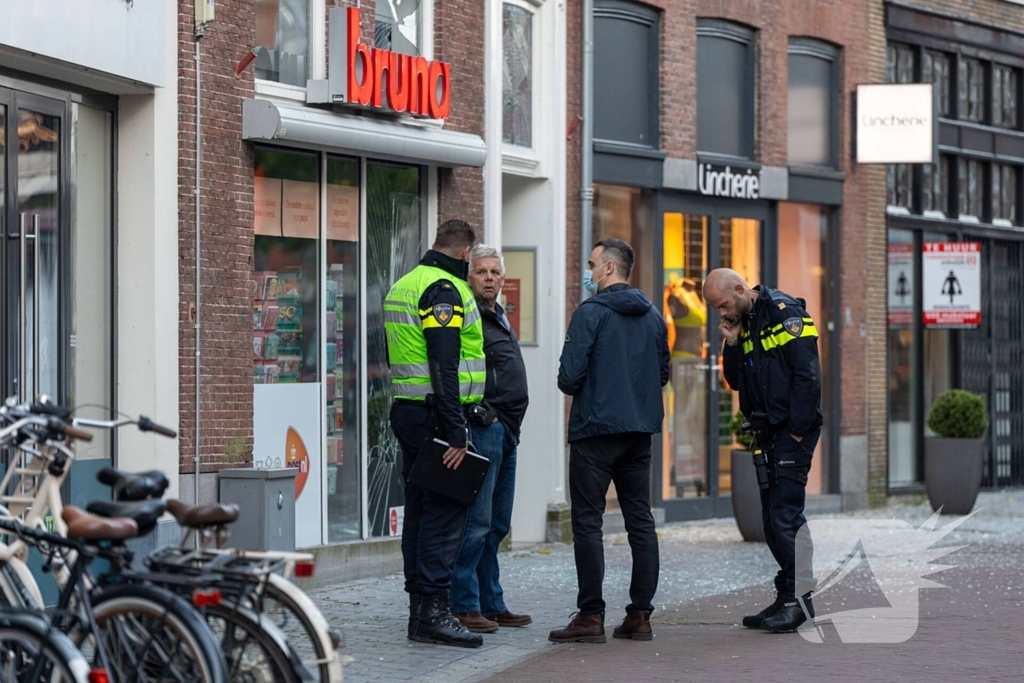 Veel schade na plofkraak pinautomaat