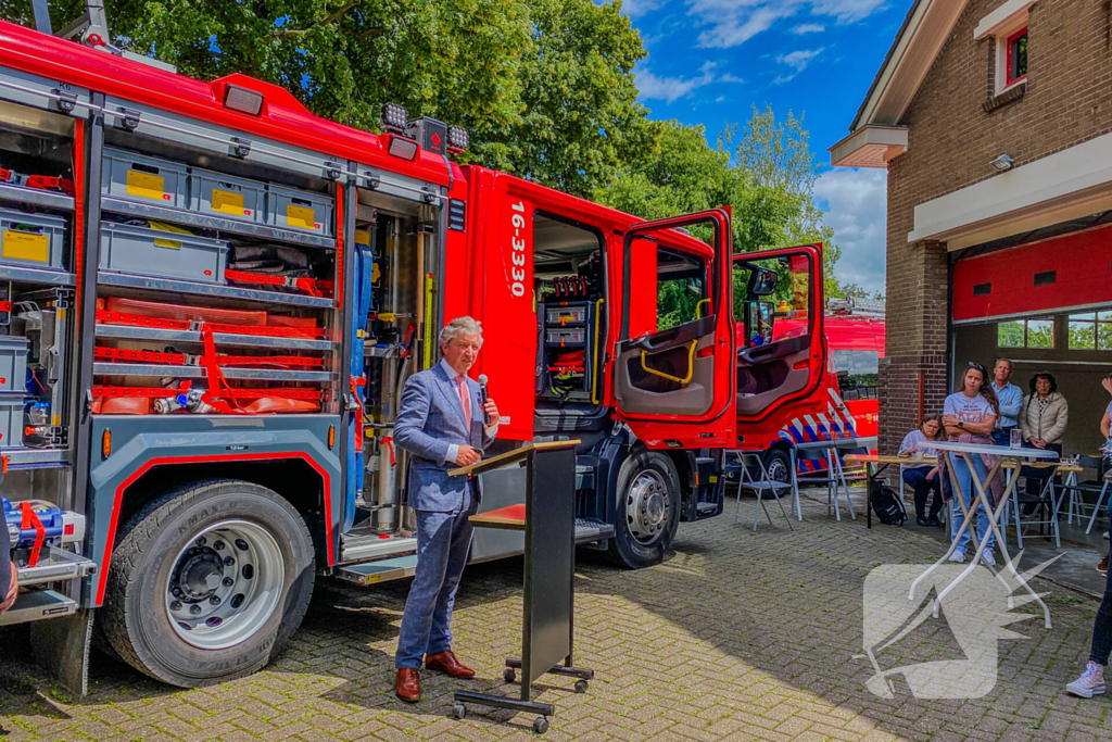 Burgermeester aanwezig bij indienstneming nieuw blusvoertuig