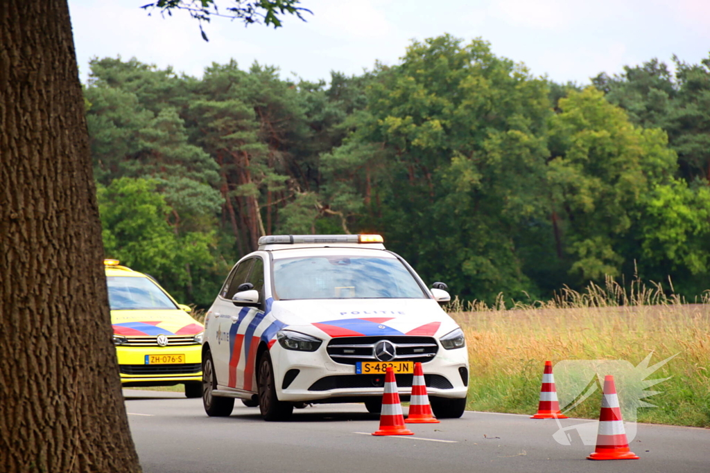 Opzittenden motor zwaargewond bij aanrijding