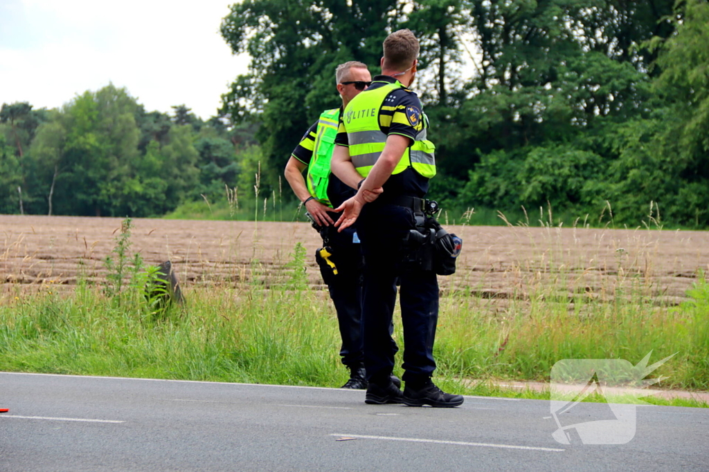 Opzittenden motor zwaargewond bij aanrijding