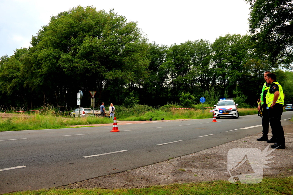 Opzittenden motor zwaargewond bij aanrijding