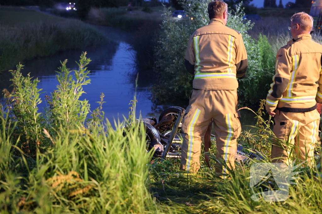 Auto raakt te water