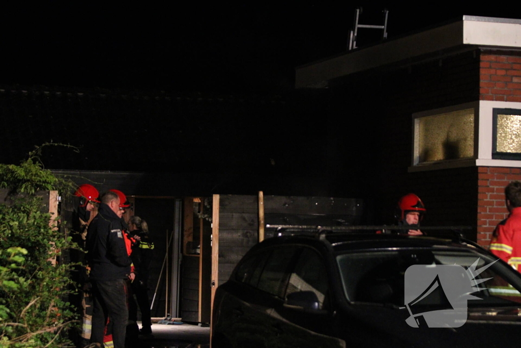 Brand in vuilniscontainer slaat over