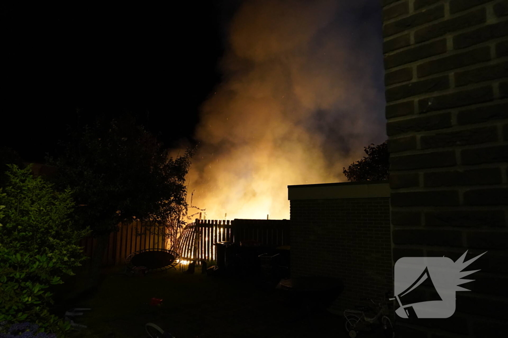 Uitslaande brand in bijgebouw