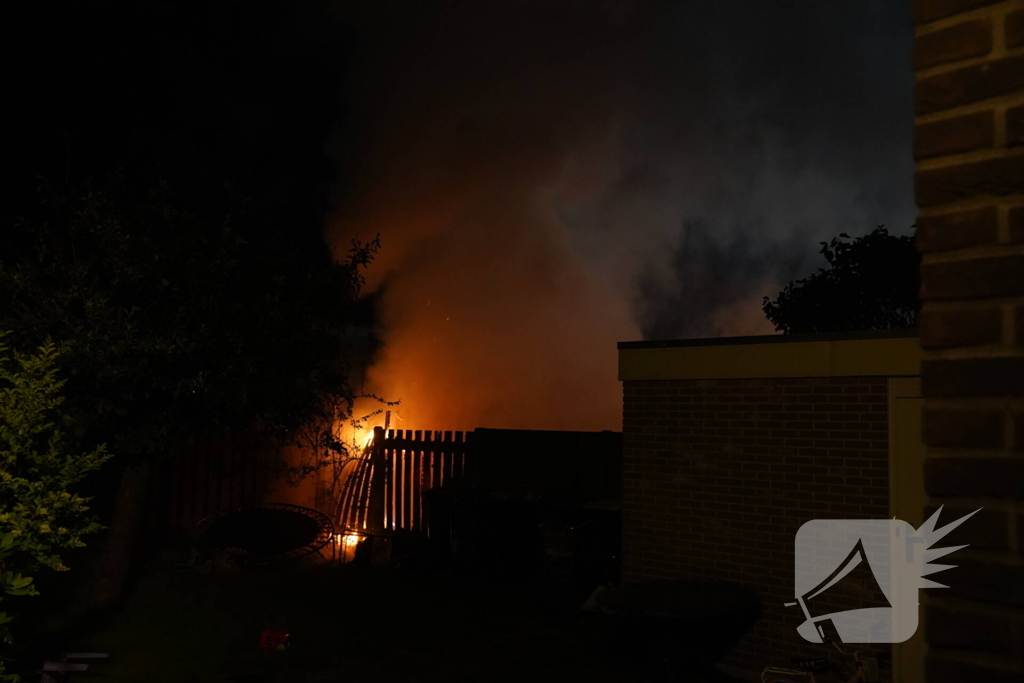 Uitslaande brand in bijgebouw