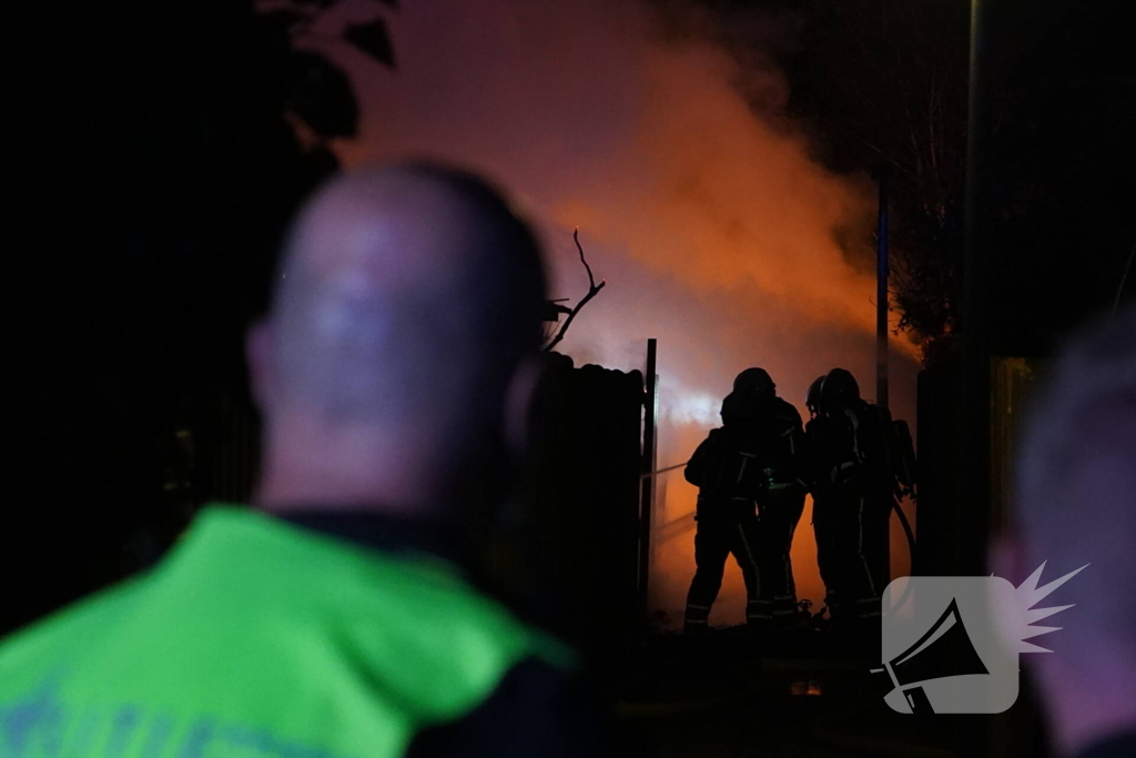 Uitslaande brand in bijgebouw