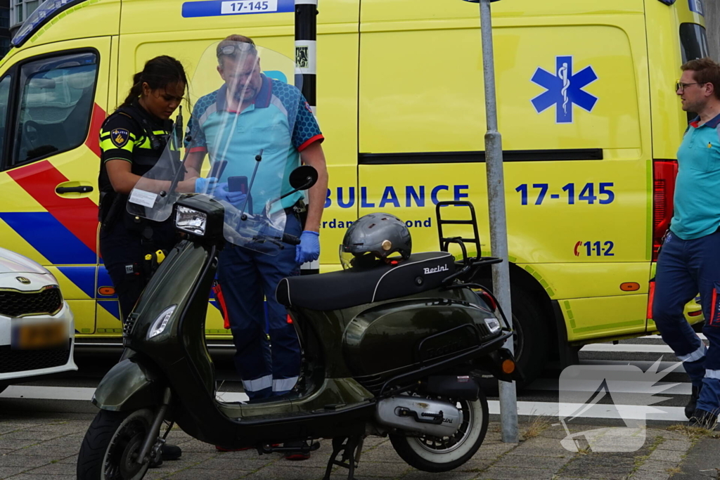 Scooterrijder gewond bij aanrijding met automobilist