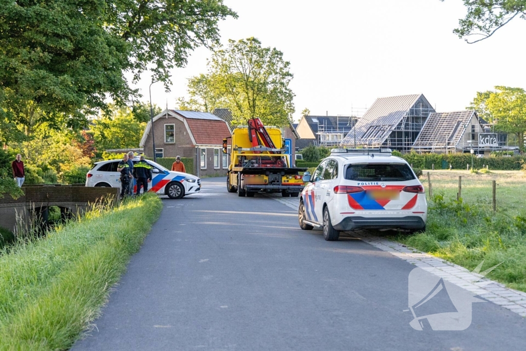 Automobilist raakt van de weg belandt in sloot