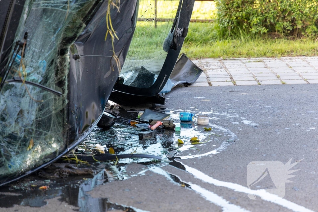 Automobilist raakt van de weg belandt in sloot