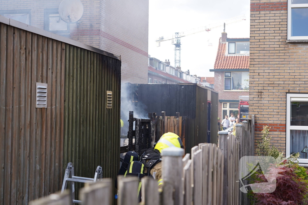 Forse rookontwikkeling bij brand in schuur