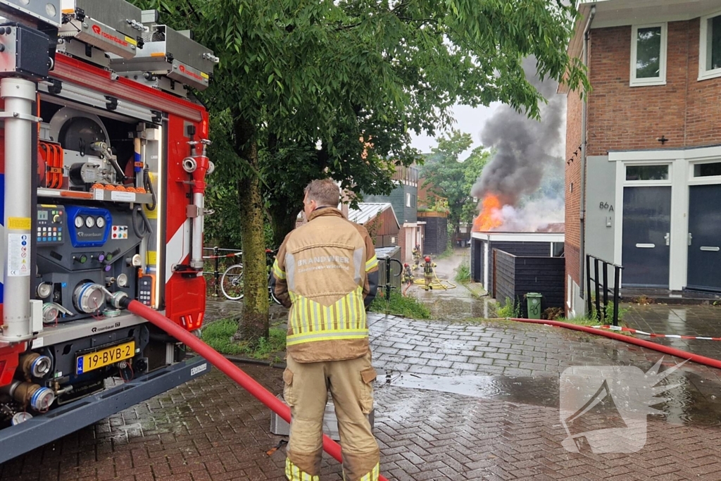 Uitslaande brand verwoest schuur