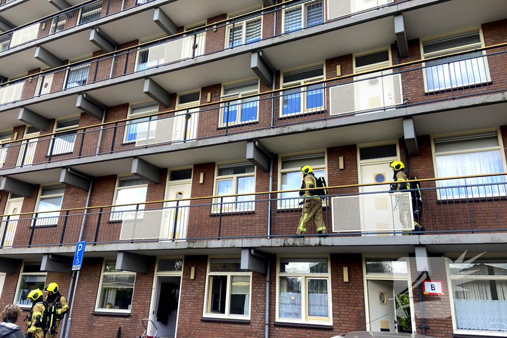 Brandweer blust keukenbrand in flatwoning