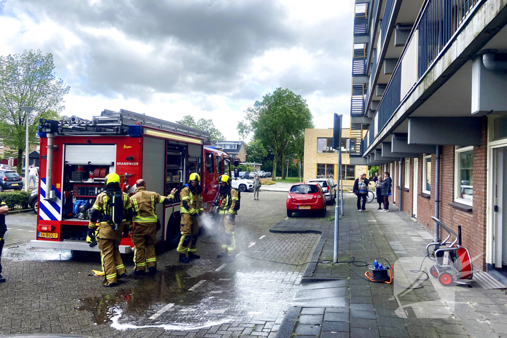 Brandweer blust keukenbrand in flatwoning