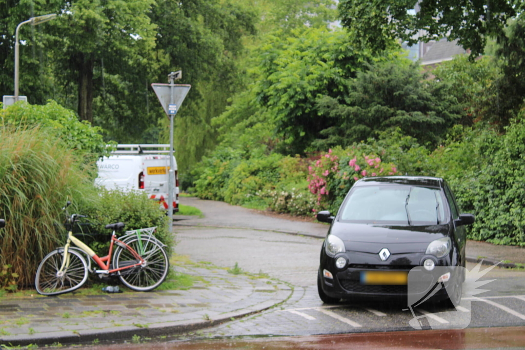 Fietser en automobilist met elkaar in botsing