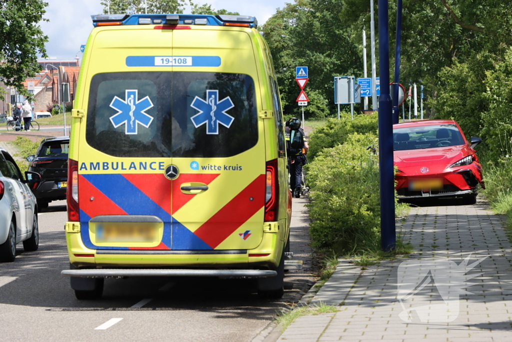 Bestuurder raakt onwel en ramt andere auto