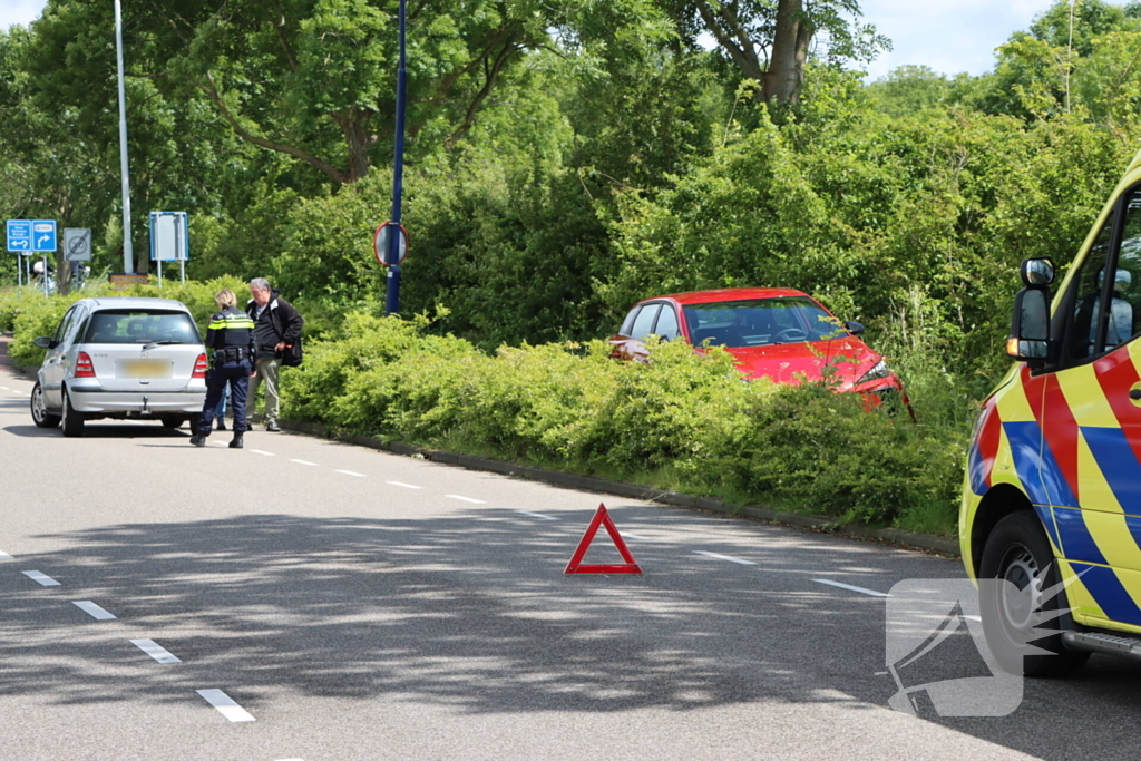 Bestuurder raakt onwel en ramt andere auto