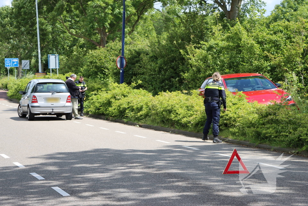 Bestuurder raakt onwel en ramt andere auto