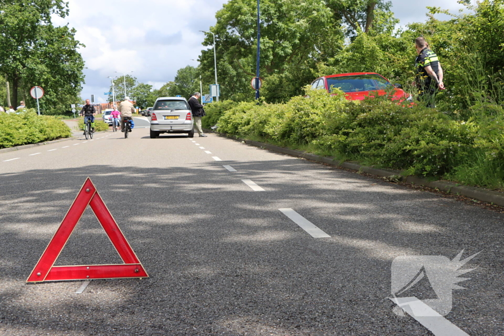 Bestuurder raakt onwel en ramt andere auto