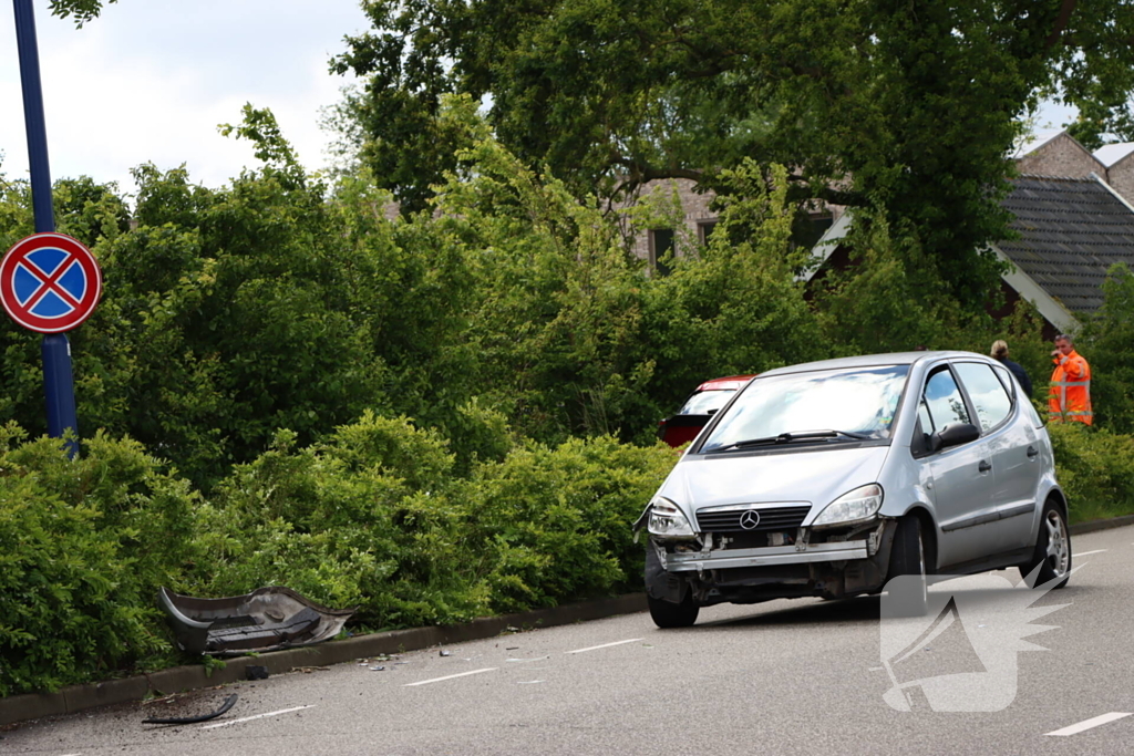 Bestuurder raakt onwel en ramt andere auto