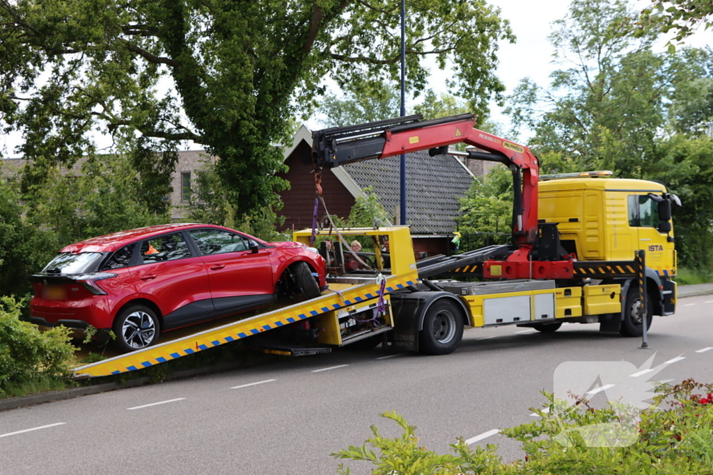 Bestuurder raakt onwel en ramt andere auto