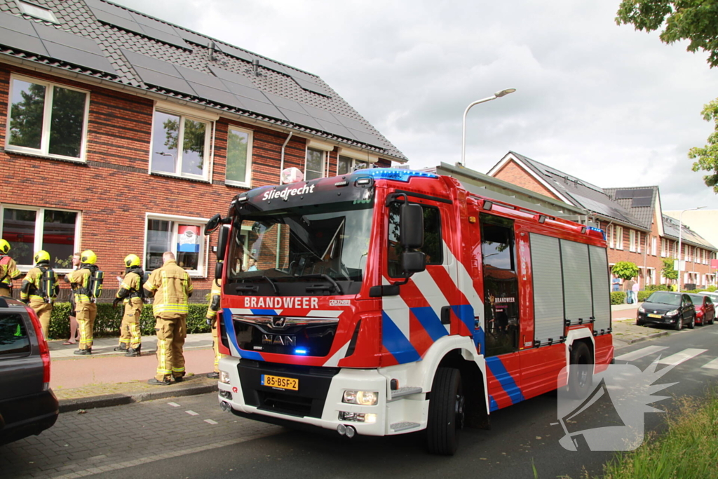 Brandweer komt met Cobra Coldcutter naar woningbrand