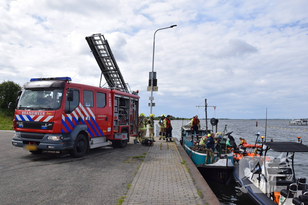 KNRM en brandweer ingezet voor lekkend vaartuig