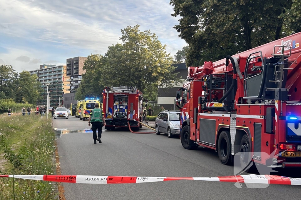 Woning zwart geblakerd na felle brand