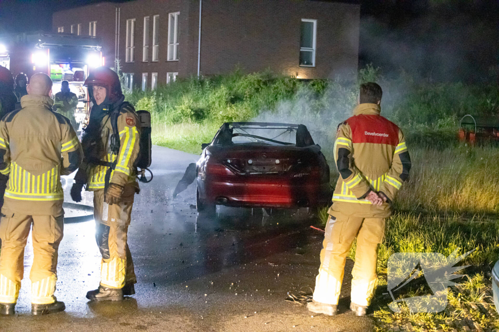 Cabriolet gaat in vlammen op