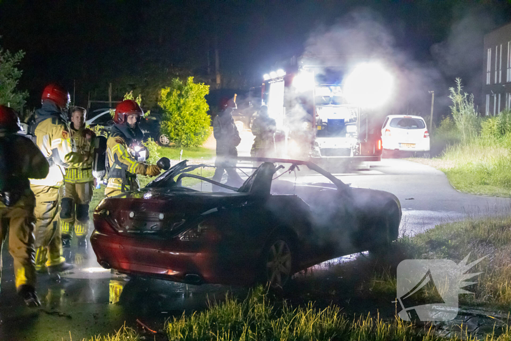 Cabriolet gaat in vlammen op