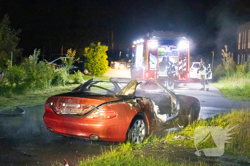 Cabriolet gaat in vlammen op