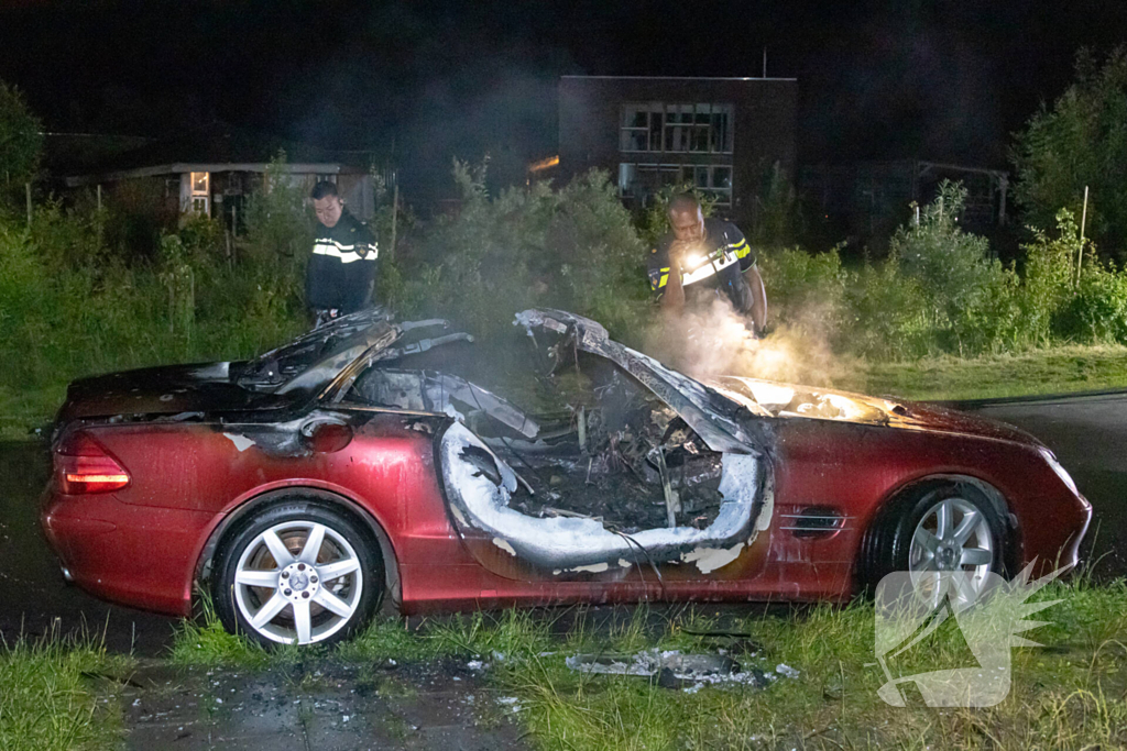 Cabriolet gaat in vlammen op